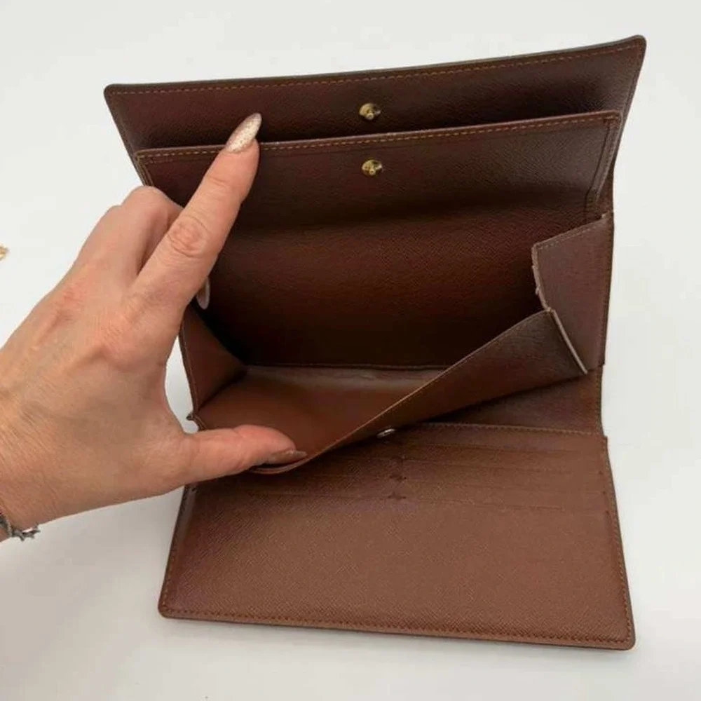 Authentic Louis Vuitton Brown Monogram Wallet‎